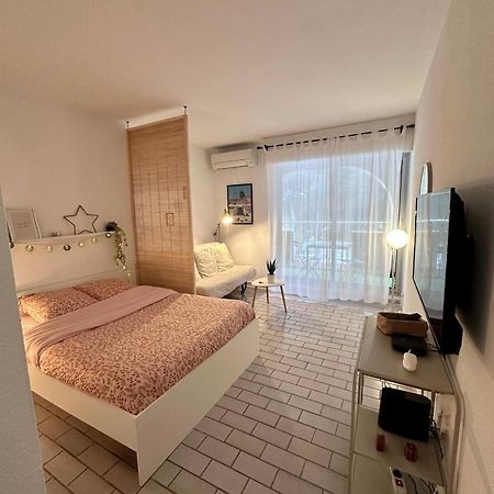 Studio Sur Le Port De Hyeres - A 2Min Des Plages, Clim & Balcon المظهر الخارجي الصورة