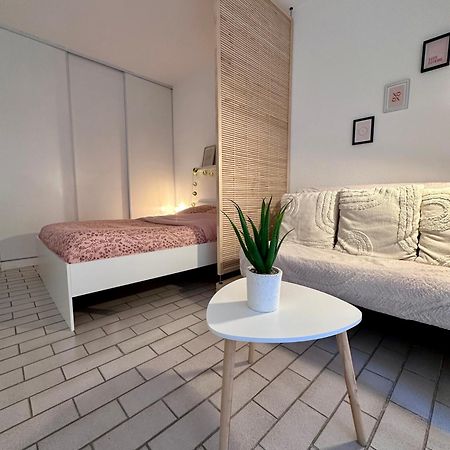 Studio Sur Le Port De Hyeres - A 2Min Des Plages, Clim & Balcon المظهر الخارجي الصورة