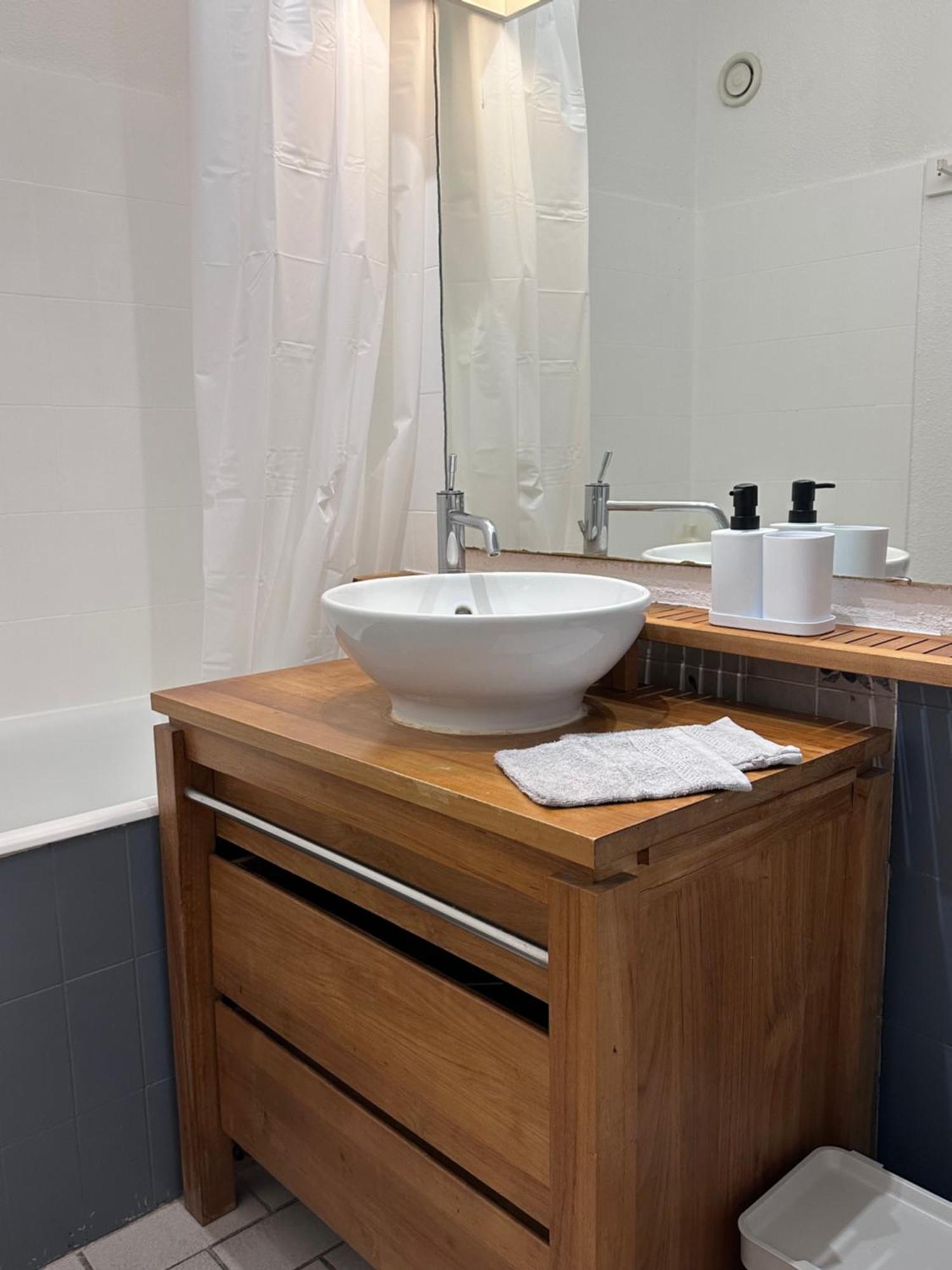 Studio Sur Le Port De Hyeres - A 2Min Des Plages, Clim & Balcon المظهر الخارجي الصورة