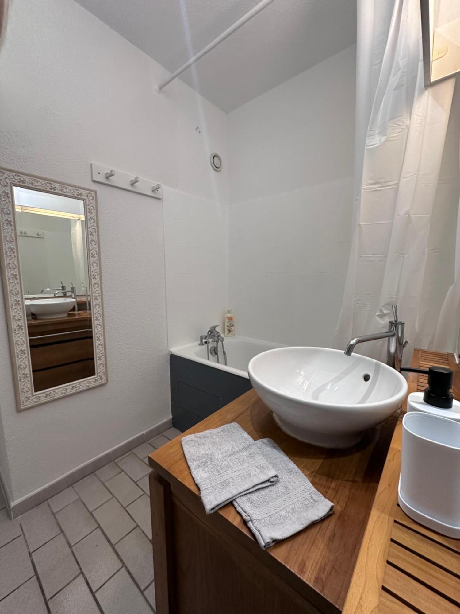 Studio Sur Le Port De Hyeres - A 2Min Des Plages, Clim & Balcon المظهر الخارجي الصورة