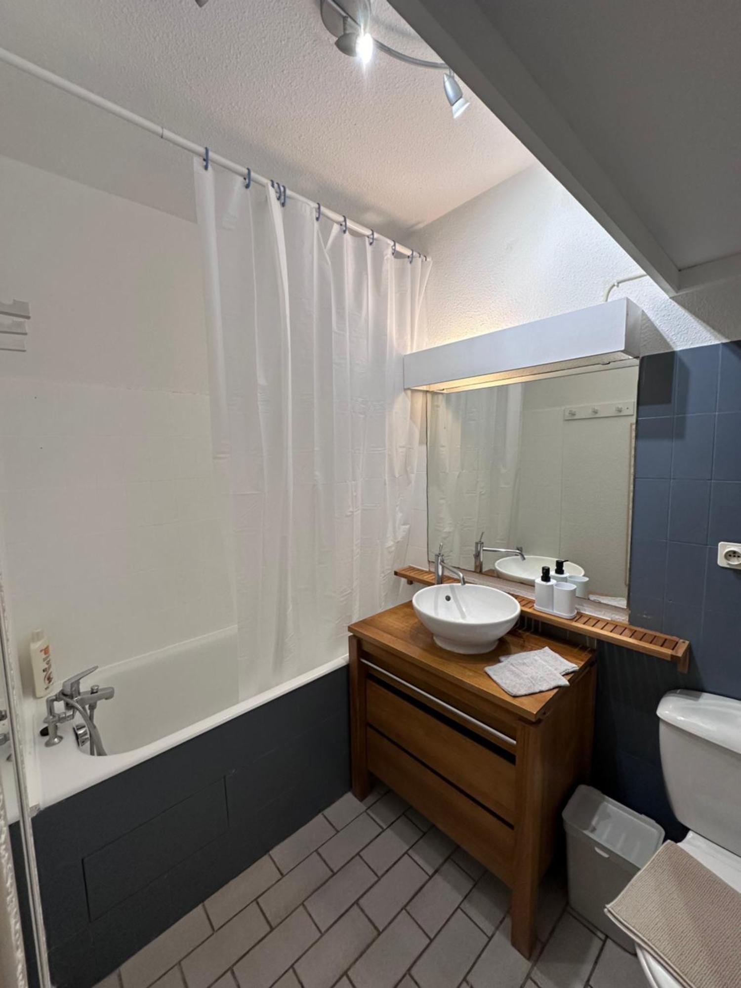 Studio Sur Le Port De Hyeres - A 2Min Des Plages, Clim & Balcon المظهر الخارجي الصورة