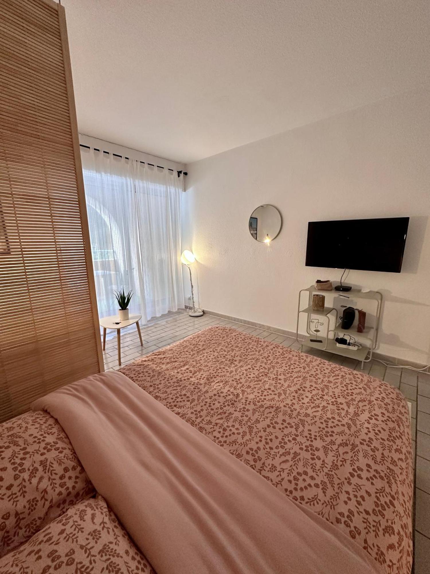 Studio Sur Le Port De Hyeres - A 2Min Des Plages, Clim & Balcon المظهر الخارجي الصورة