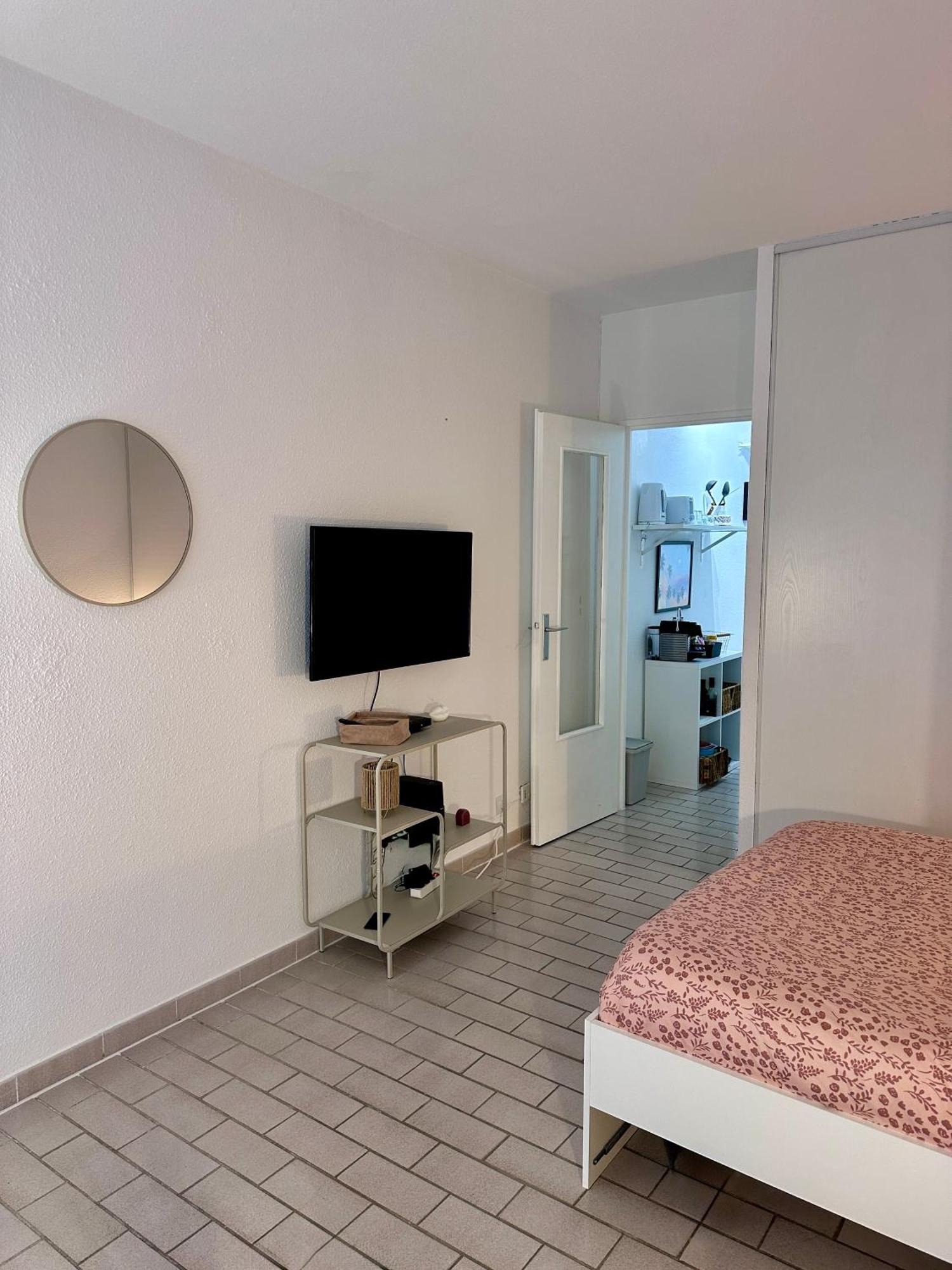 Studio Sur Le Port De Hyeres - A 2Min Des Plages, Clim & Balcon المظهر الخارجي الصورة