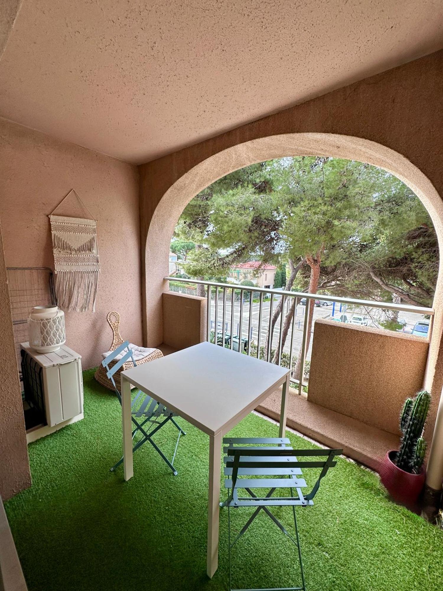 Studio Sur Le Port De Hyeres - A 2Min Des Plages, Clim & Balcon المظهر الخارجي الصورة